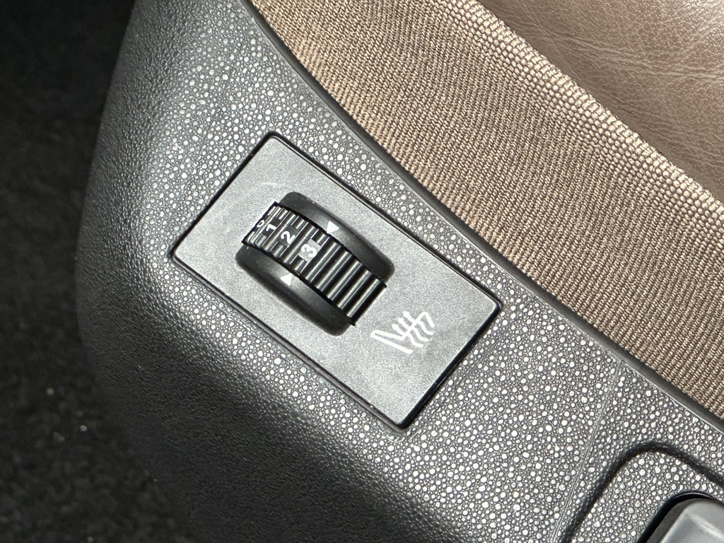 43645269-16.jpg