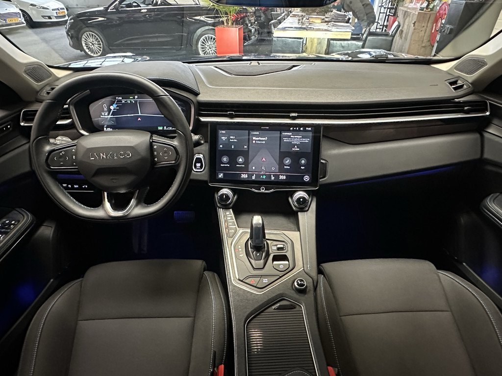 47910787-12.jpg