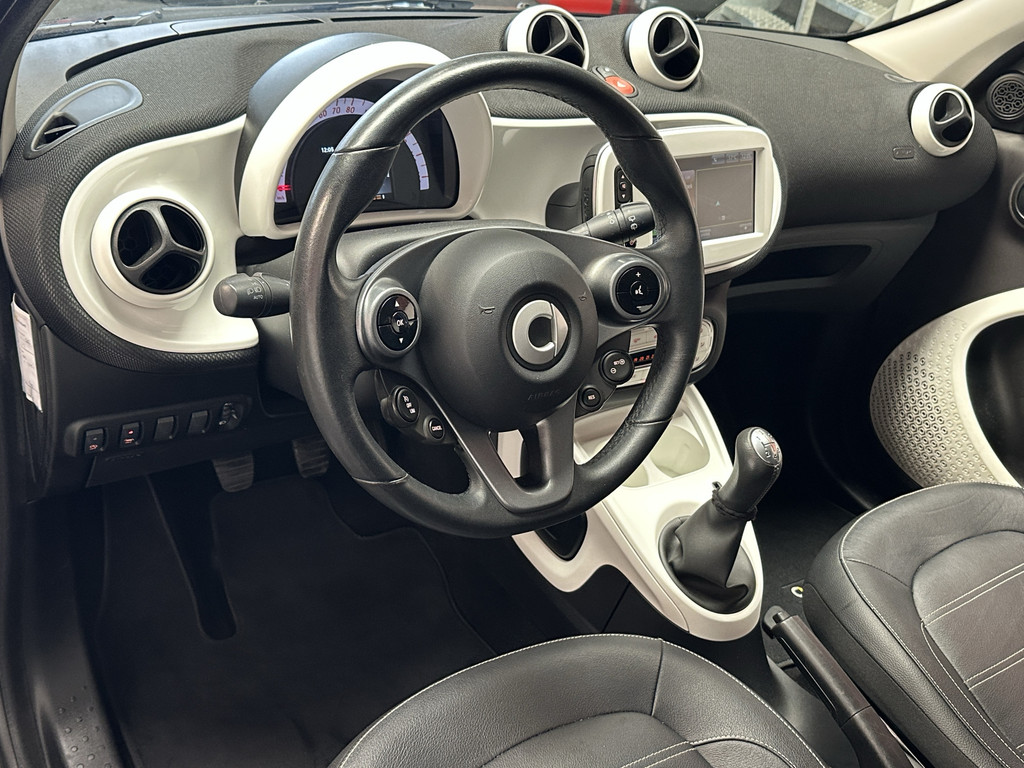 48380399-10.jpg