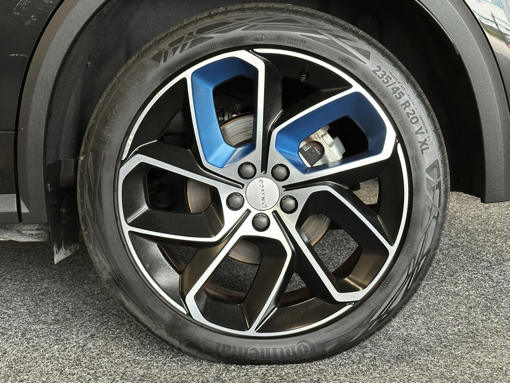 48511020-54.jpg