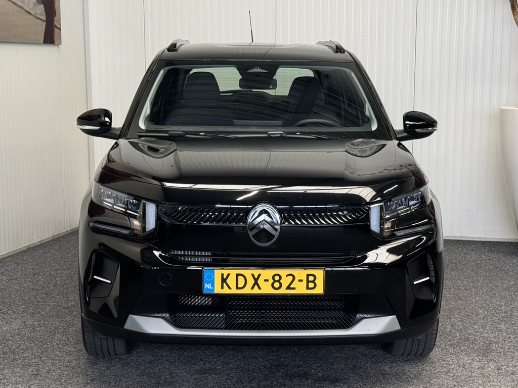 51590996-2.jpg