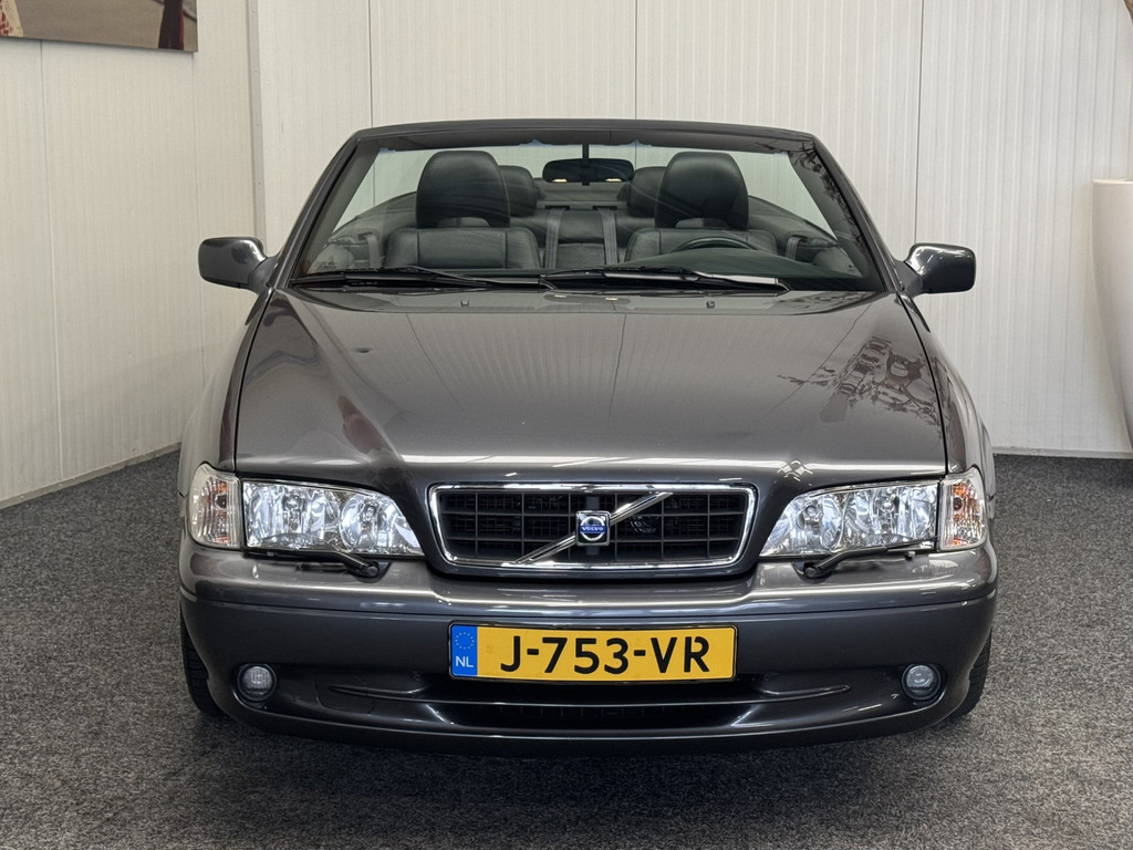 52590264-2.jpg