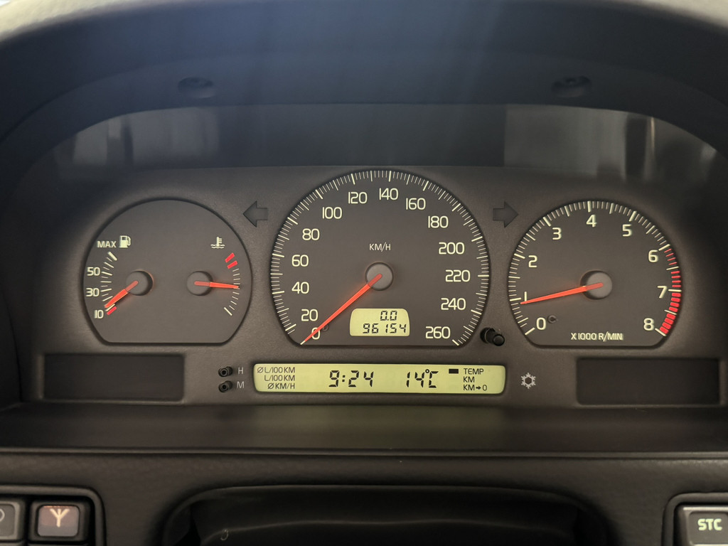 52590264-25.jpg