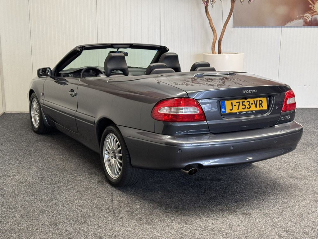 52590264-6.jpg