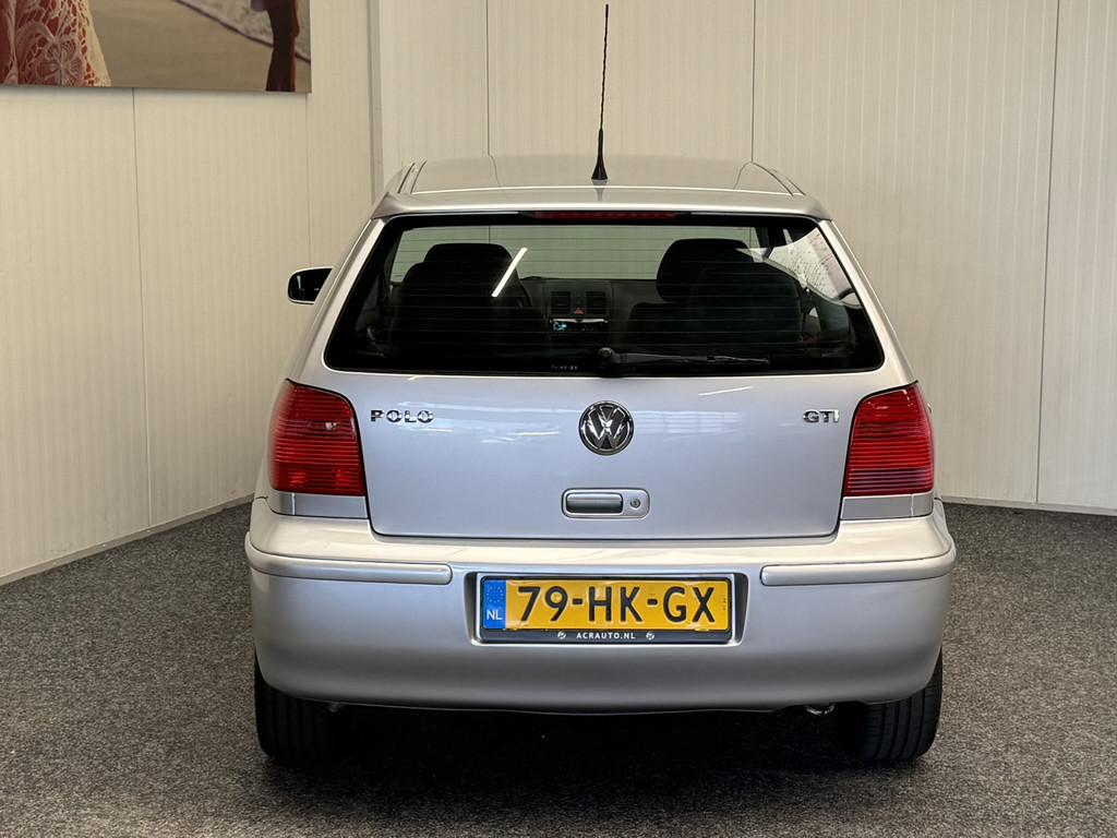 52722349-6.jpg