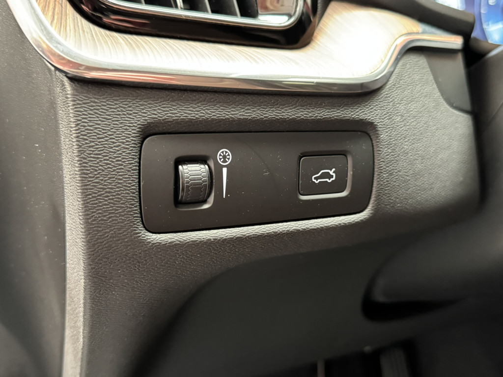 53107674-42.jpg