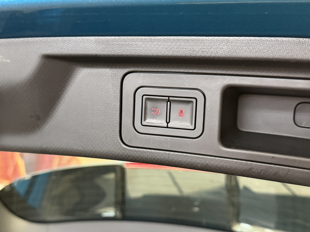 56100421-70.jpg